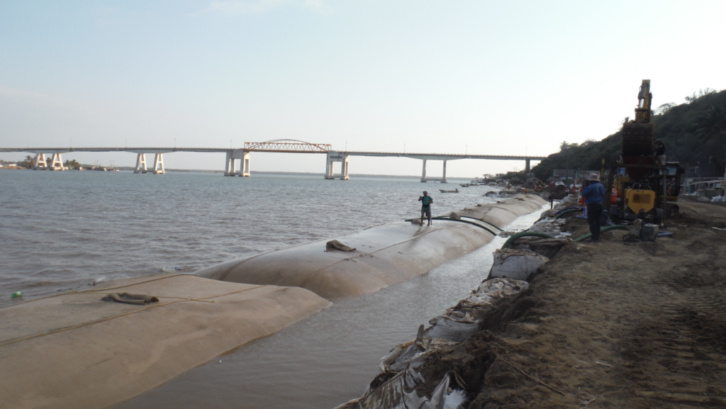 La Trocha shoreline revetment — geotextile tubes being filled along Alvarado, Veracruz, Mexico coastline